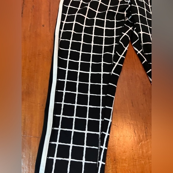 Chico’s Zenergy NWT geo print leggings black white size 1 / size S / size 8/10 - Picture 5 of 9